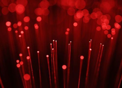 Glasfasern in rot, Quelle pixabay